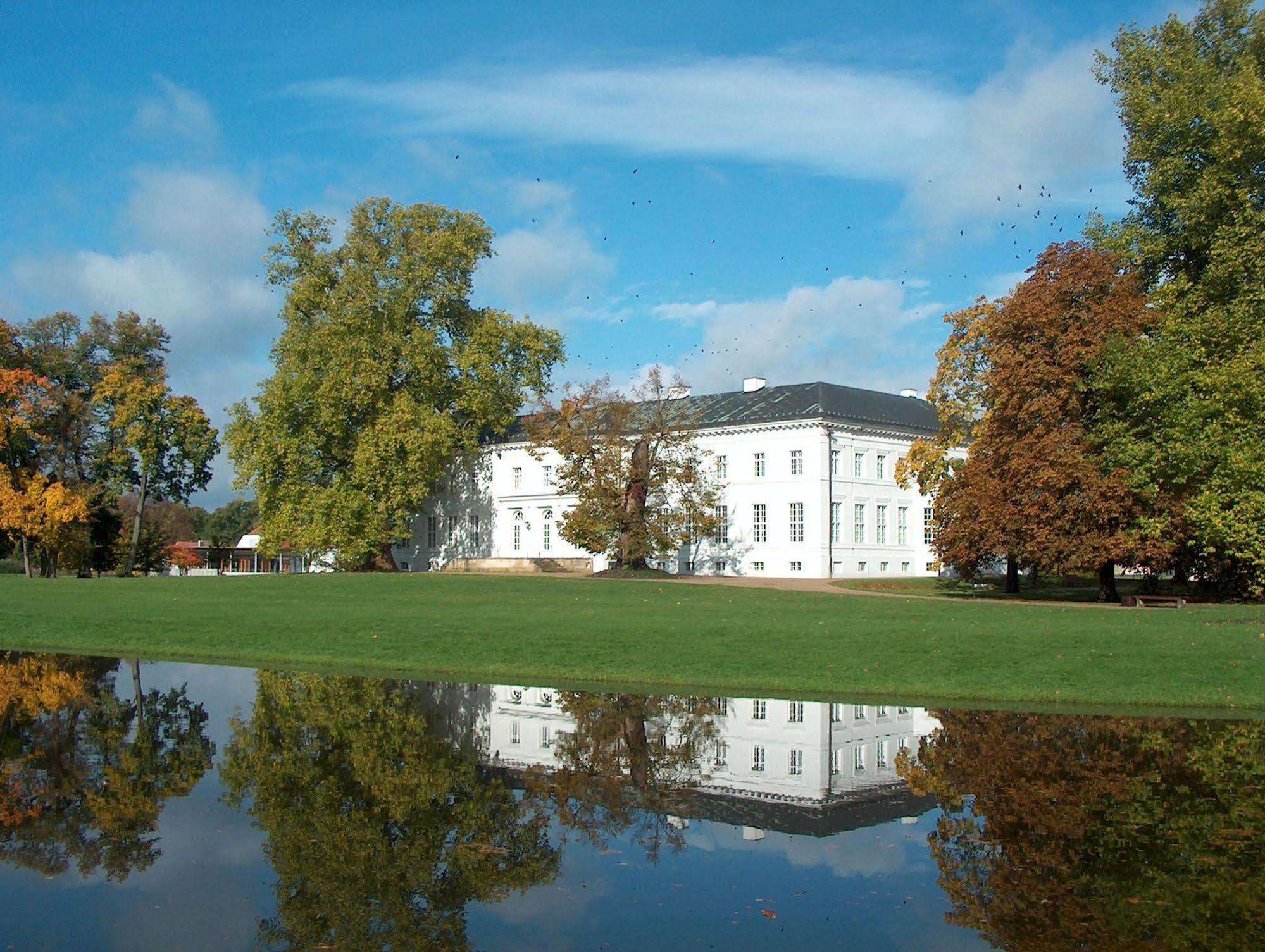 Hotel Schloss Neuhardenberg Exterior foto