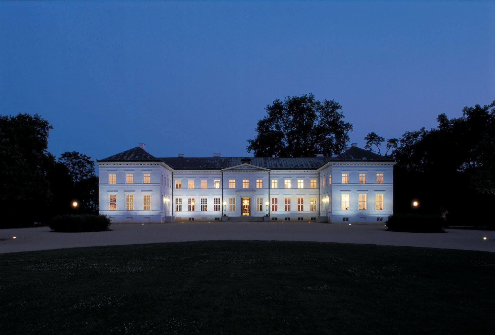 Hotel Schloss Neuhardenberg Exterior foto